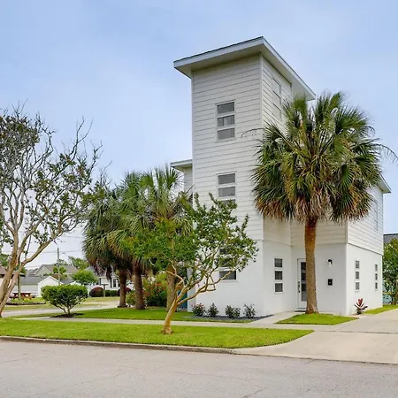 Coastal North Carolina Abode - Rooftop Water Views